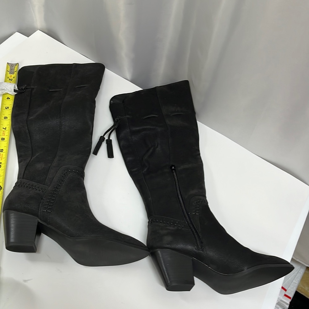 Bella-Vita women’s heeled boots. 1723